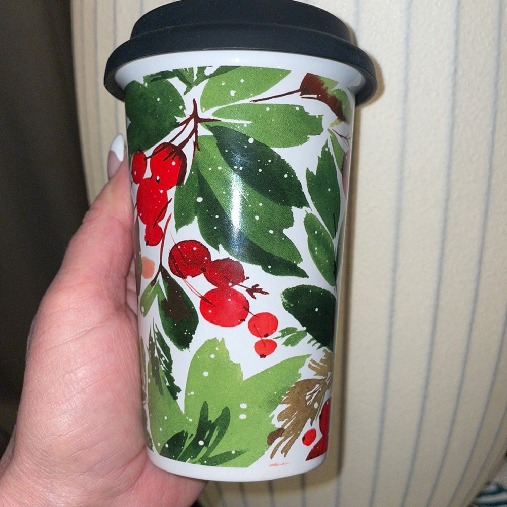 Travel mug with lid